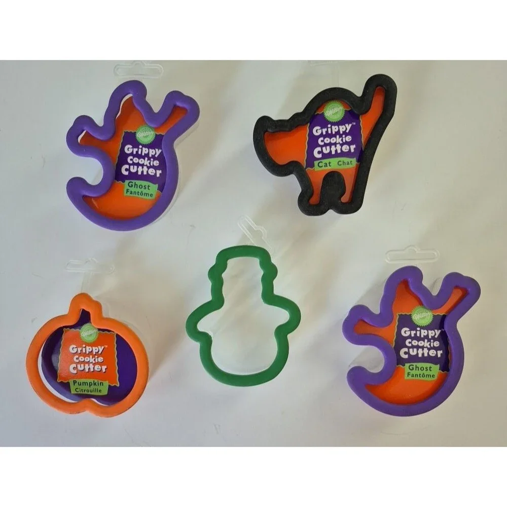 Wilton Grippy 5 PC Cookie Cutter Lot Halloween Cat Pumpkin Ghost Xmas Snowman